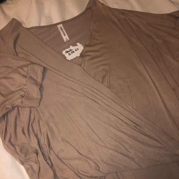 Short sleeve top - Picture 2 of 3